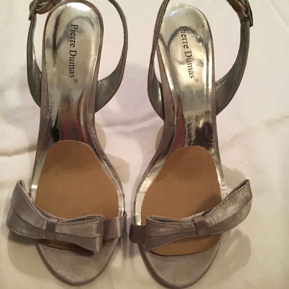 Never worn Pierre Dumas sling back silver heels